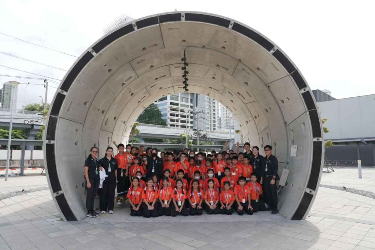 รฟม. พานักเรียนวัดกระจับพินิจ เปิดโลกศูนย์การเรียนรู้ นั่ง MRT สายสีน้ำเงิน