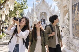 เปิดอินไซต์ ‘นักท่องเที่ยวจีน’ คัมแบคไทย 9 เดือน ยอดเรียก Grab พุ่ง 75% ปักหมุด ‘ทรงวาด-คลองบางหลวง’ สายกินแห่ยึด ‘บรรทัดทอง’