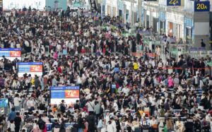 เปิดสถิติหยุดยาววันชาติจีน 2026: ปักกิ่งกวาด 1.48 แสนล้าน ชาร์จ EV ทางหลวงพุ่ง 51% ข้ามแดนคึกคัก 15 ล้านครั้ง